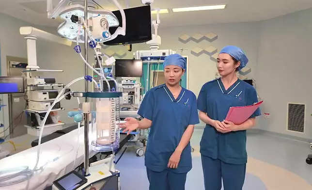 Carina仲直擊咗加熱腹腔化療技術。