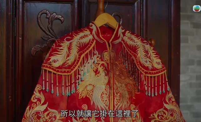 關鍵就喺呢件被咀咒嘅「怨念裙褂」，事件仲涉及百年情仇！