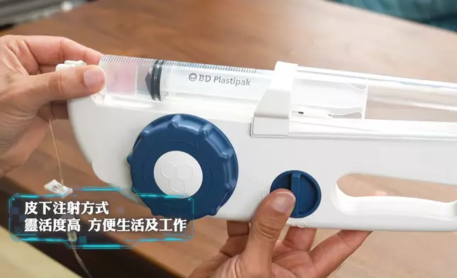 免疫缺陷病患者「楝篤笑藝人」阿V，透過新方法—皮下注射重獲自由。