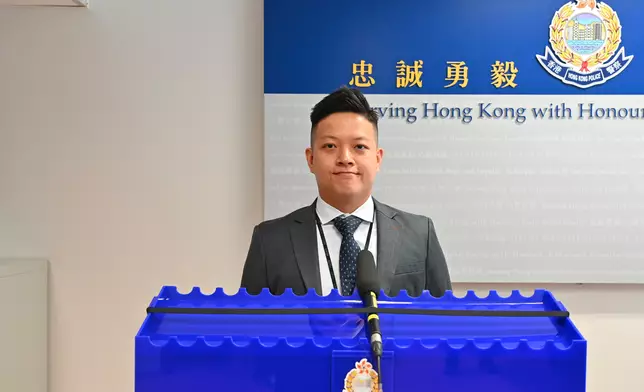 秀茂坪警區刑事調查隊高級督察馬穎培向傳媒簡報案情。