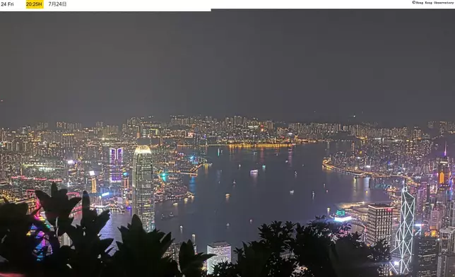 晚上8時25分的維港。天文台圖片