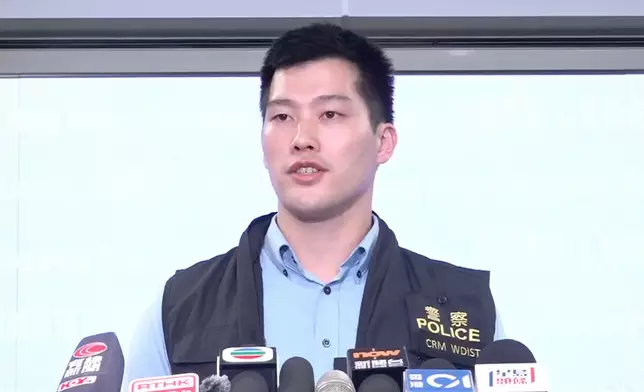 警方西區警區刑事部署理總督察郭愉勤向傳媒簡報案情。香港警察FB