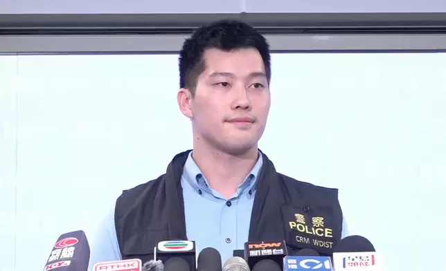 警方西區警區刑事部署理總督察郭愉勤向傳媒簡報案情。香港警察FB