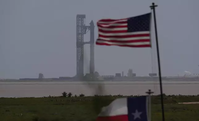 SpaceX的巨型星艦火箭在德州星際基地準備就緒，但在升空前中止發射。 (美聯社圖片/Eric Gay) AP圖片