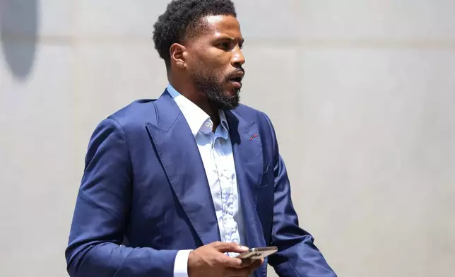 前NBA球員馬利克·比斯利於2026年7月1日周三抵達紐約布魯克林聯邦法院外。(美聯社圖片/Heather Khalifa) AP圖片