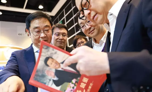 鄧炳強fb圖片