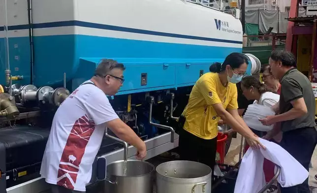 水務署就筲箕灣一帶出現食水供應事故作出跟進。FB圖片