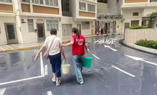 民政團隊繼續支援西灣河及筲箕灣停水事故。FB圖片