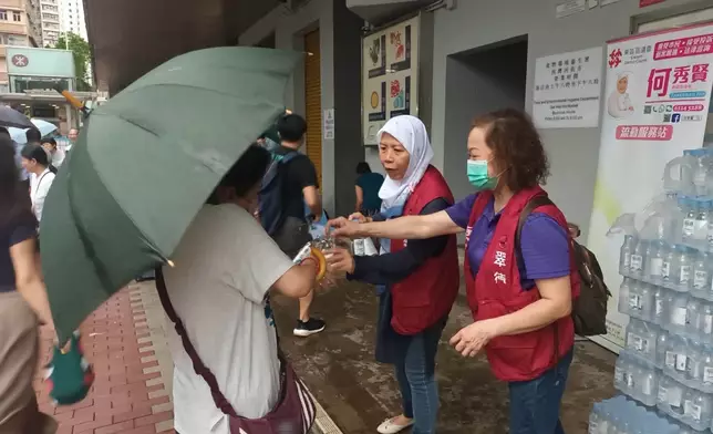 民政團隊繼續支援西灣河及筲箕灣停水事故。FB圖片