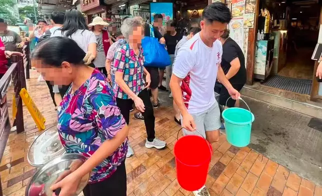 民政團隊繼續支援西灣河及筲箕灣停水事故。FB圖片
