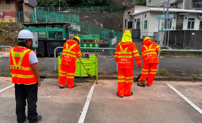 渠務署提前派遣強力排水機械人「龍吸水」候命。