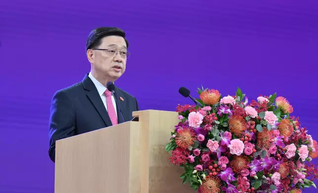 行政長官出席香港特別行政區成立二十九周年酒會。 政府新聞處圖片
