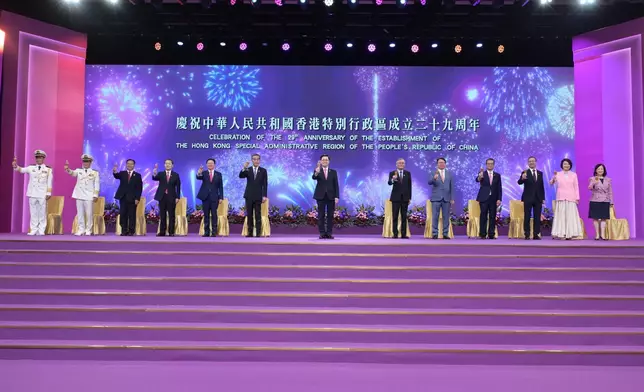 行政長官出席香港特別行政區成立二十九周年酒會。 政府新聞處圖片