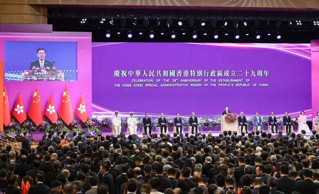 行政長官出席香港特別行政區成立二十九周年酒會。 政府新聞處圖片