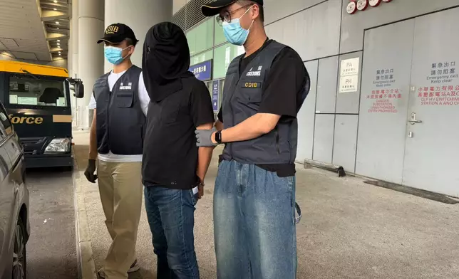 香港海關於機場檢獲懷疑大麻花 政府新聞處圖片