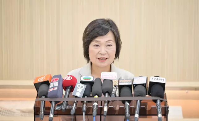 教育局局長蔡若蓮會見傳媒。政府新聞處圖片