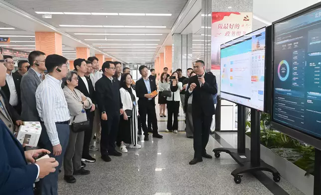 立法會國家事務研修考察到訪北京市12345市民熱線服務中心。政府新聞處圖片