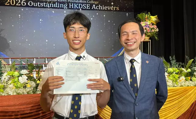 將軍澳的保良局羅氏基金中學，迎來該校首名狀元，同時也是「超級狀元」的黃樂彥。