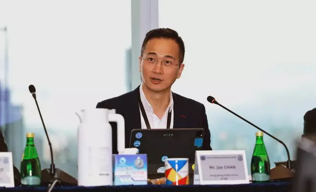 警務處刑事及保安處處長陳東以顧問小組主席身份主持會議，引領討論量子科技對警政的挑戰與機遇。
