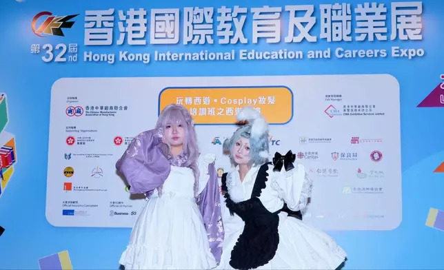 兩位畢業女學員打破傳統次文化框架，由零起步親手打造古裝頭飾及服飾，以自信的 Catwalk 走秀技巧，重新演繹《西遊記》中的經典神魔角色。