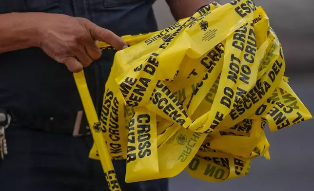 警方周二（2026年7月7日）在侯斯頓運河街處理一宗槍擊案。(Jacob Lujan/Houston Chronicle via 美聯社圖片) AP圖片
