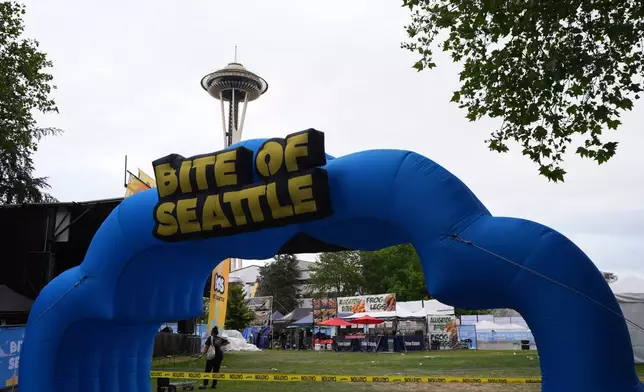 西雅圖中心舉行的西雅圖美食節周日（2026年7月26日）發生槍擊案，警方到場處理，圖為「西雅圖美食節」入口。(美聯社圖片/Lindsey Wasson) AP圖片