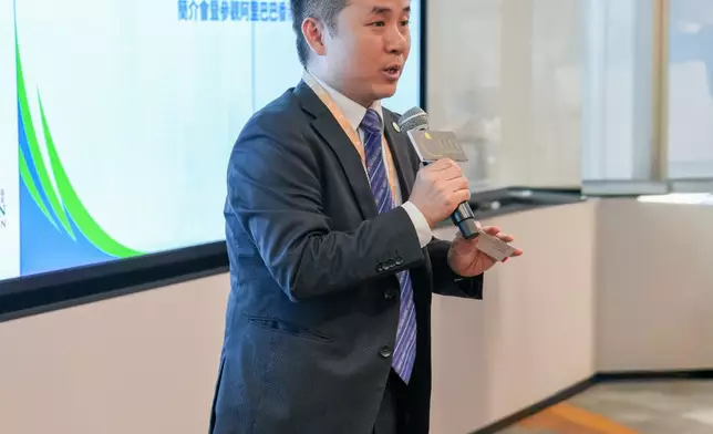教育局首席教育主任林威廉博士致辭