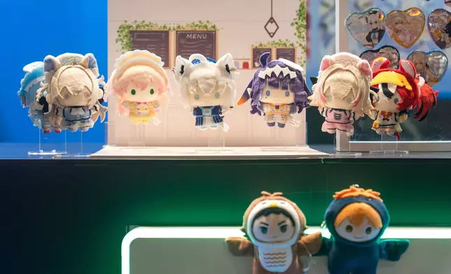 現場展示的hololive人氣Vtuber系列毛絨玩偶與周邊產品