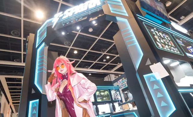 精彩的Cosplayer現場表演吸引大量群眾圍觀