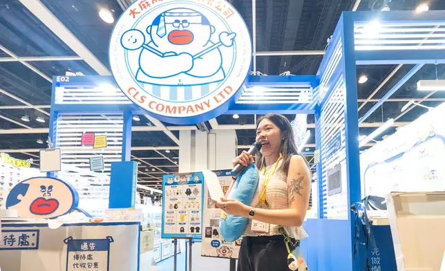 創意展位吸引了不少動漫迷駐足參觀