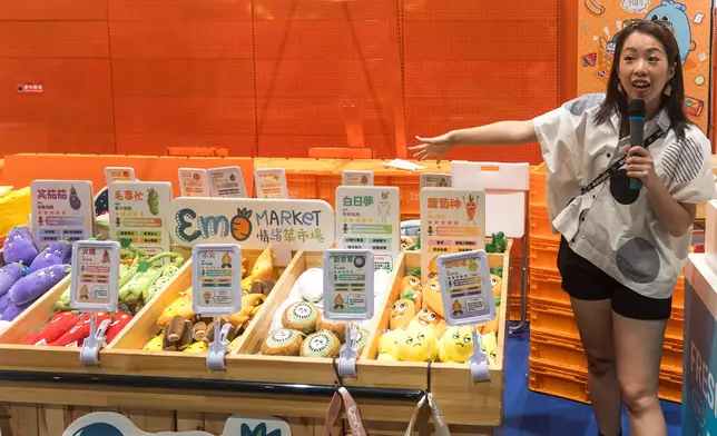 「發掘島」展區內充滿趣味的蔬果造型毛絨公仔市集