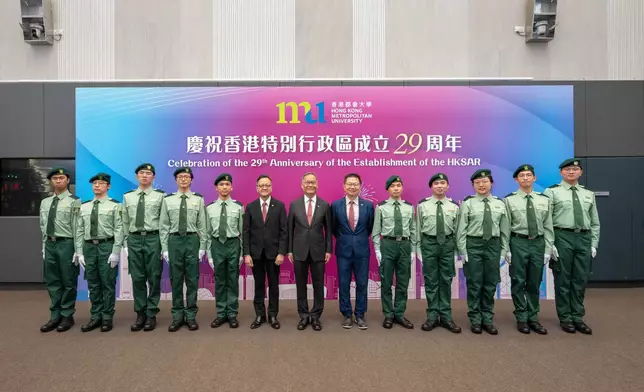 校長林群聲教授與學生交流，鼓勵同學把握香港穩步發展的機遇。