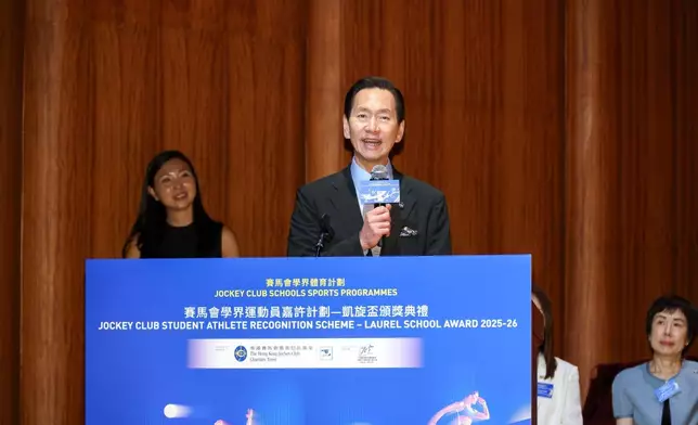 馬會董事陳智思於「賽馬會學界體育計劃 — 凱旋盃頒獎典禮2025-2026年」上致辭。