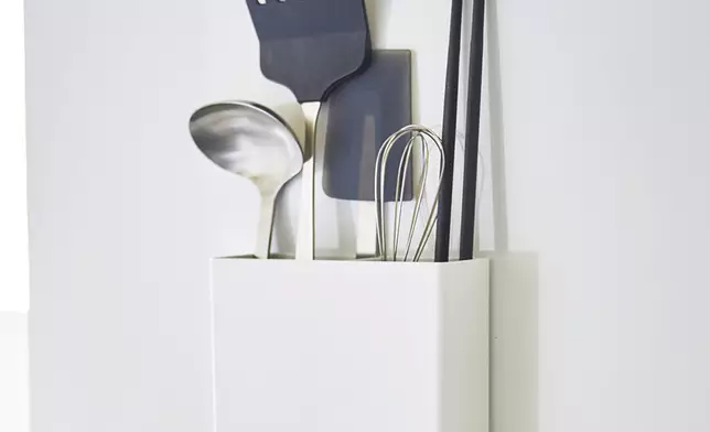 NITORI簡約白色磁吸式餐具筒