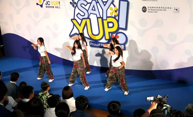 學校學生於「Say YUP! Proud Moment 巡禮」開幕典禮上舞蹈表演