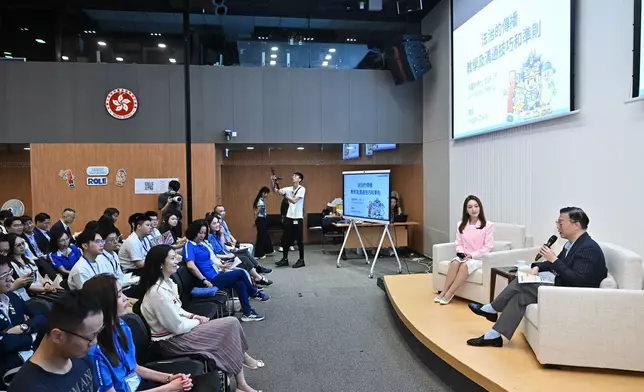 瑪姬獲邀出席法治教育領袖培訓計劃，與張國鈞副司長同台交流