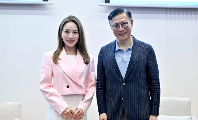 瑪姬與律政司副司長張國鈞