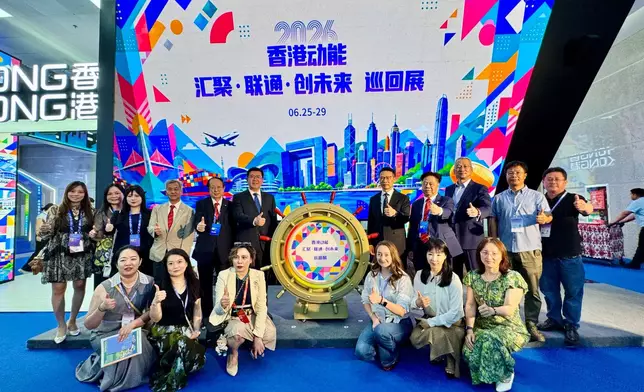 考察團出席亞歐博覽會「香港館」巡回展開幕禮並合影留念