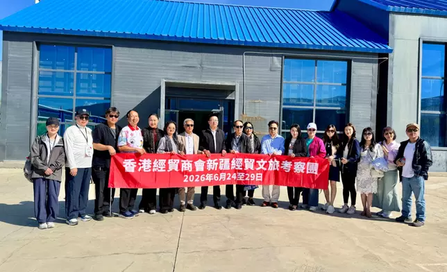 考察團全體成員於阿勒泰禾木國際滑雪度假區實地調研冰雪產業配套