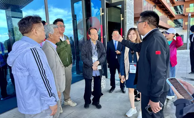 代表團於禾木與當地業界就全季候多元化營運規劃展開深入探討