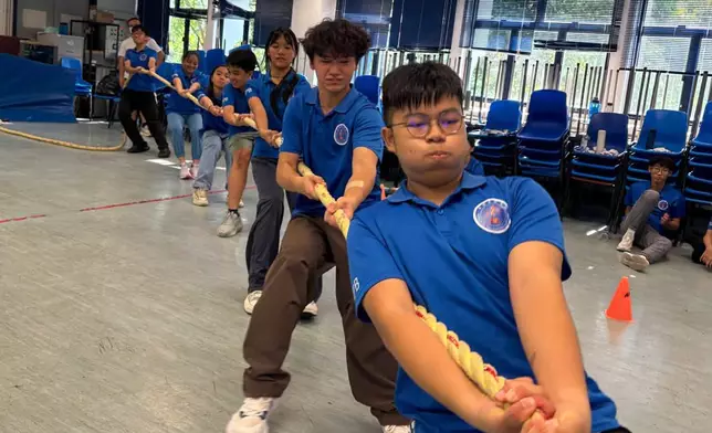 警察樂隊少年團體驗拔河 60團員分組對決煉團隊精神