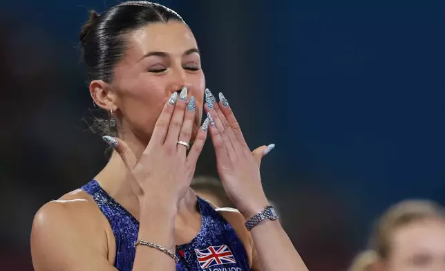 2026年8月16日周日，英國選手艾美．亨特在英格蘭伯明翰舉行的歐洲田徑錦標賽男女混合4x100米接力賽決賽前準備比賽。(美聯社圖片/Morgan Harlow) AP圖片