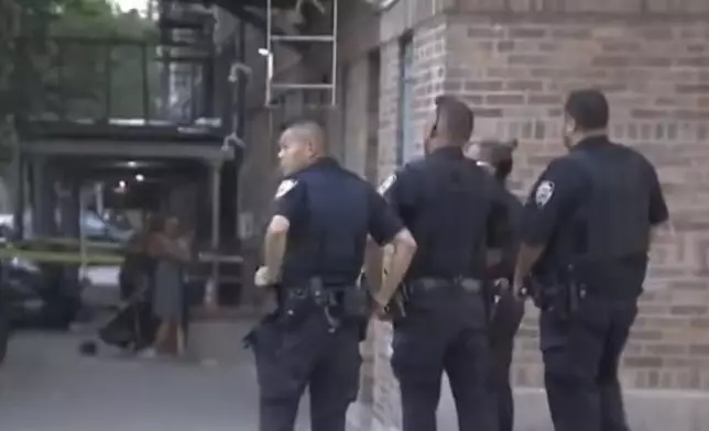 5歲男童疑從4樓窗戶墮下，僅穿尿片倒臥街頭嚇壞居民及途人。網上圖片