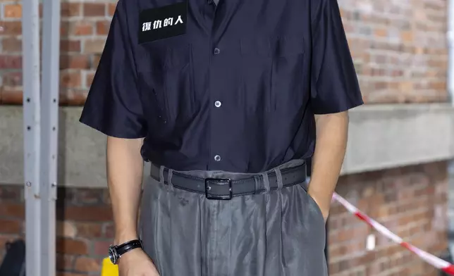 劉青雲在戲中飾演網絡偵探，坦言酷熱天氣比下雨更影響拍攝，但專業面對。