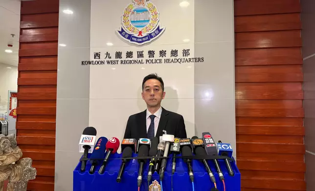 警方西九龍總區刑事總部警司程知仁向傳媒簡報案情。