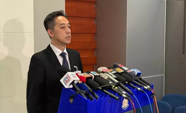 警方西九龍總區刑事總部警司程知仁向傳媒簡報案情。