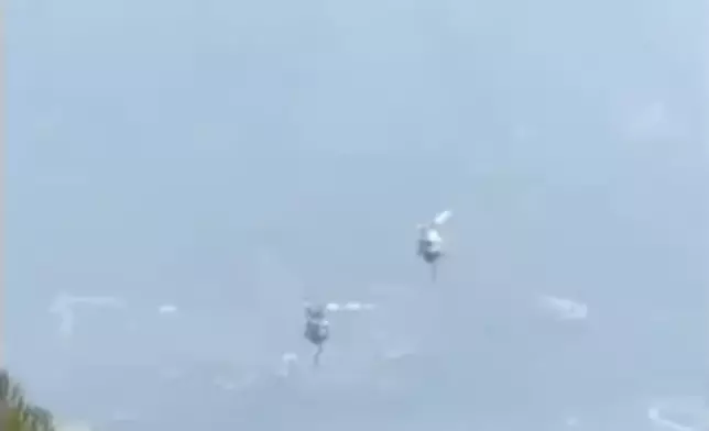希臘兩架消防直升機於當地星期日（8月2日）下午執行滅火任務時，在空中相撞後墜毀。網上影片截圖