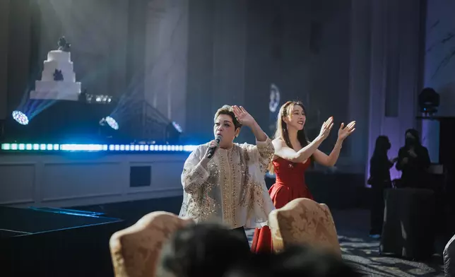 肥媽更特別上台獻唱。