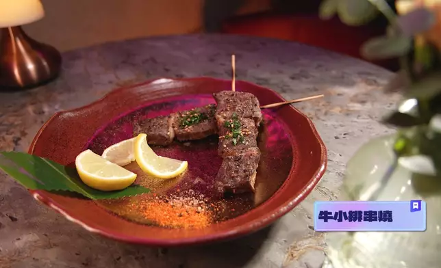 牛小排串燒肉質鮮嫩。