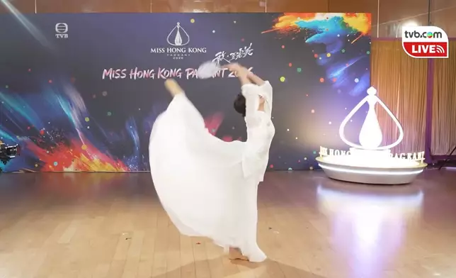 9號周芳姿表演民族舞，其實幾有古典美。